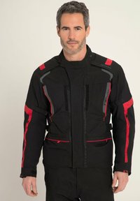 Schwarze Motorradjacke mit roten Akzenten und reflektierenden Details, ausgestattet mit einem Reißverschluss, mehreren Taschen und verstellbaren Riemen. Leichtes Material.