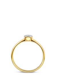 Bague en or avec une fine monture et un sertissage central en diamant rond, présentant une finition polie et des courbes fluides. Design simple et élégant.