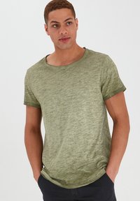 Blend BHMINO - Basic T-shirt - dusty olive green