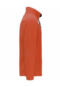 Giacca in fleece arancione con colletto alto, scollatura con zip e logo sul petto. Tessuto liscio e design dritto.