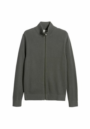 Olivengrøn, ribbet cardigan med lynlås, høj krave, lange ærmer og et struktureret strikkemønster. Har en centralt placeret lynlås foran.