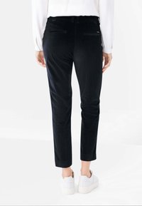 BRAX STYLE MARA - Stoffhose - black