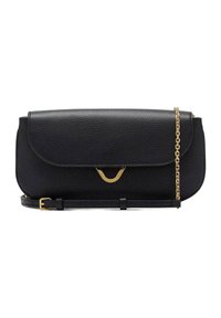 Zwart leren handtas met een klep sluiting, goudkleurige hardware, ketting- en leren schouderband, met een gestructureerd oppervlak en een gebogen accent.