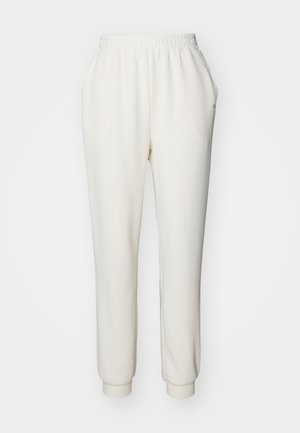 Pantalones de chándal blancos, ajustados en la parte inferior y hechos de una tela suave, con cintura elástica y puños en los tobillos. Cuenta con bolsillos laterales para mayor comodidad.