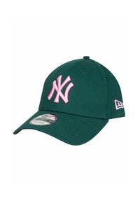 Grüne Baseballmütze mit einem pink gestickten NY-Logo auf der Vorderseite, schlichtes Design, gebogener Schirm und verstellbares Rückenteil.