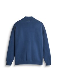 Suéter azul marino con cuello solapa, mangas largas y un punto suave y texturizado. Presenta un corte relajado y un marcado mínimo.