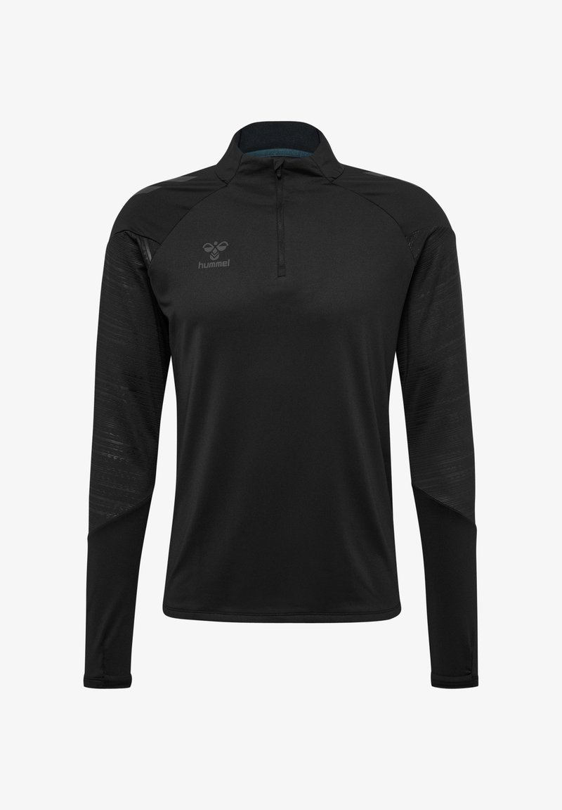 Zwarte sportieve longsleeve-top met een kwartrits, voorzien van gestructureerde schouderpanelen en een logo op de borst. Gemaakt van lichtgewicht materiaal.