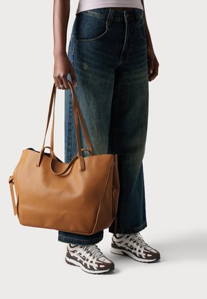 ONLAYA PU TOTE BAG - Shopping bags - toasted coconut