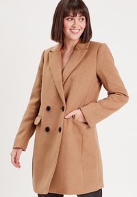 Cache Cache GERADER MIT KNÖPFEN - Kurzmantel - camel