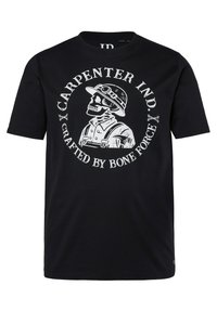 Camiseta negra de manga corta con un gráfico de un esqueleto con casco y overoles, con el texto "CARPENTER IND. CRAFTED BY BONE FORCE."