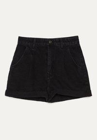 Pantalones cortos de algodón negros con cintura alta, dobladillo enrollado y bolsillos frontales. Cuenta con un cierre de botón y detallados sutiles en las costuras.