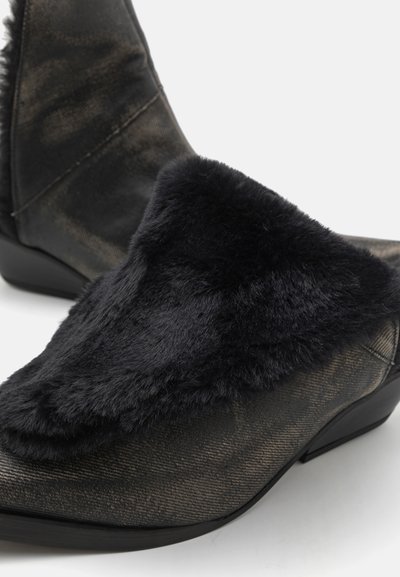 GmbH NAIMA BOOTIE - Papuci înalți - black