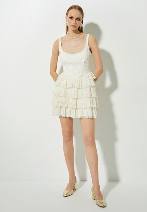 LACY TIERED U NECK STRAPPY MINI BRIDAL - Vestido de cóctel - off white