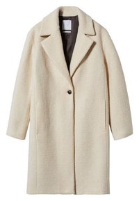 Abrigo de lana color crema, largo, con solapas anchas, cierre de un solo botón oscuro y mangas largas, exhibido sobre un fondo blanco.