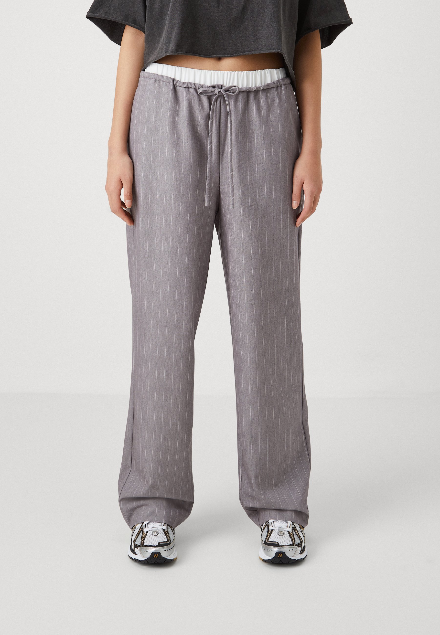 ONLY ONLTILLE STRIPE BOXER - Stoffhose - light grey melange/white 
