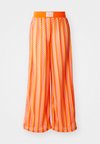 TRACKPANT - Joggebukse - semi lucid fuchsia/hazy orange/semi solar orange