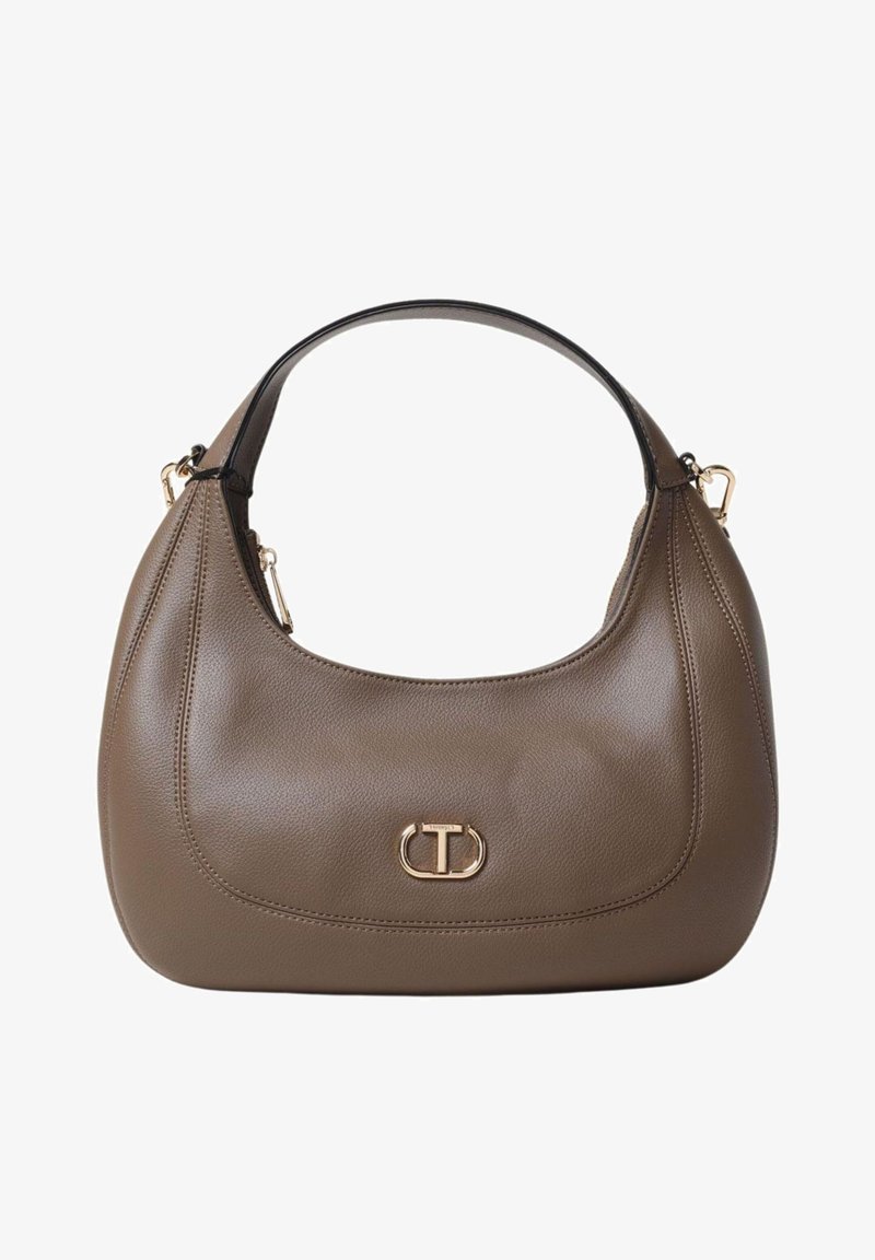 Bruine leren handtas met een zachte vorm, gouden accenten en een afgeronde schouderriem. Voorzien van gestikte details en een logo-accent.