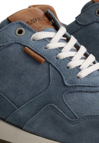 Travelin Trainers - blue