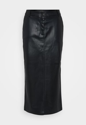 Jupe midi en cuir noir avec une texture lisse, fermeture à boutons sur le devant et une silhouette droite. Présente des coutures latérales et un design minimaliste.