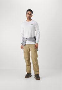 The North Face SIMPLE DOME TEE - Long sleeved top - white