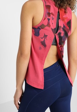 Under Armour, Koszulka sportowa