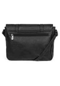 Borsa a tracolla in pelle nera con tasca anteriore con zip, parte superiore pieghevole, texture liscia e tracolla regolabile. Forma rettangolare piatta.