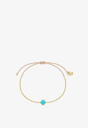 Guld kæde armbånd med justerbar beige snor og turkis firkløvervedhæng i midten.