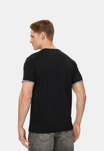Emporio Armani Camiseta estampada - black