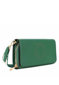 Borsa a tracolla verde in pelle con finitura testurizzata, hardware dorato e un design del logo perforato sulla parte anteriore. Presenta una chiusura con zip.