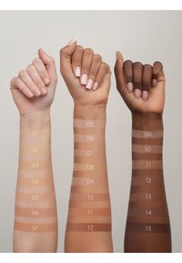Sweed GLASS SKIN FOUNDATION - Base de maquillaje - 02