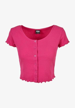 Kortærmet, cropped ribbet top i lys pink, med en rund halsudskæring, knaplukning foran og bølgede kantafslutninger.