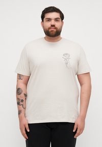 Jack & Jones JJMYSTIC TEE CREW NECK - Print T-shirt - moonbeam