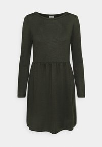 Abito lungo a maniche lunghe di colore verde scuro con scollatura tonda, gonna a campana e tessuto strutturato. Design semplice, lunghezza al ginocchio, senza motivi visibili o accessori.