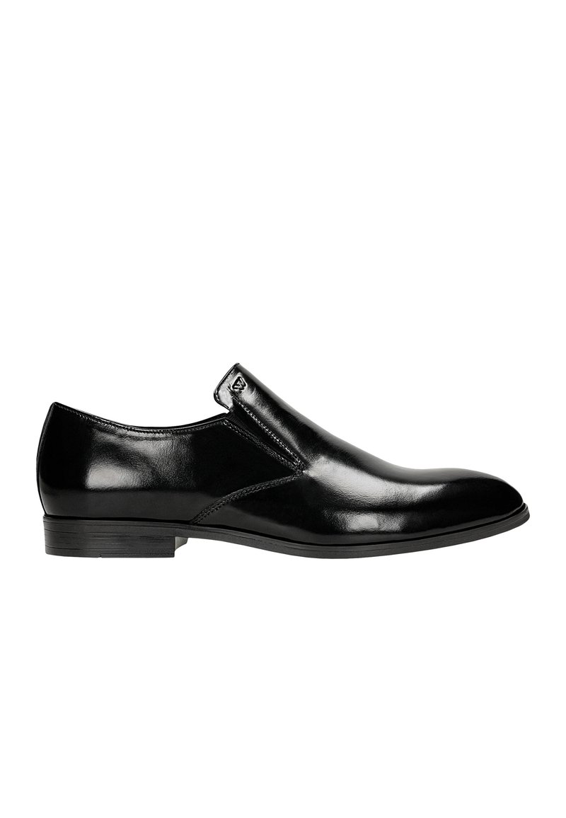 Černá kožená slip-on obuv s lesklým povrchem, zaoblenou špičkou a minimálními švy po stranách. Plná gumová podrážka.