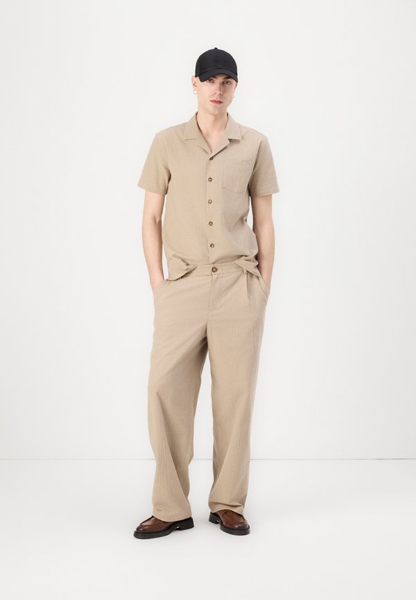 CAVE - Shirt - sand3