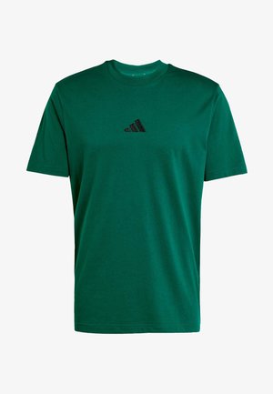 T-shirt en coton vert avec col rond et manches courtes. Présente un logo Adidas noir sur le côté gauche de la poitrine. Coupe classique et texture lisse.