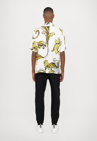 Versace Jeans Couture BAROC OUTLINE MACRO - Camicia - white/gold