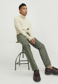 Jack & Jones CHRIS  - Široke kavbojke - ivy green
