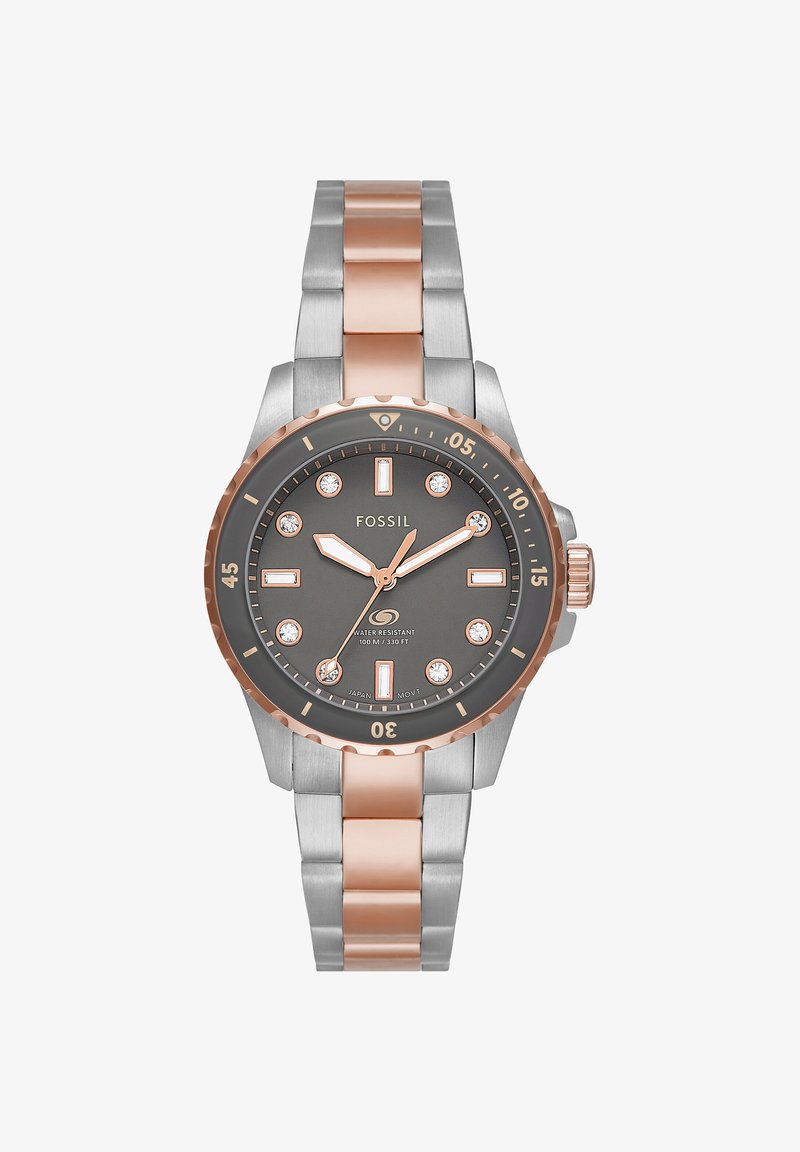 Montre Fossil en acier inoxydable bicolore argent et or rose avec cadran noir, index en cristal et résistance à l'eau jusqu'à 100 mètres.