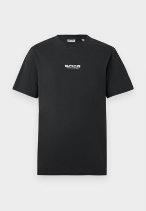 Musthave lühikese varrukaga T-särk, musta värvi, ümmarguse kaelusega, mille keskosas on väike valge tekst "Muay Thai" ja tai keel.