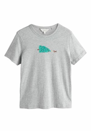 Sivý tričko s krátkym rukávom vyrobené z bavlny, s ilustráciou zelenej vianočnej jedle a hnedého psa na prednej strane.