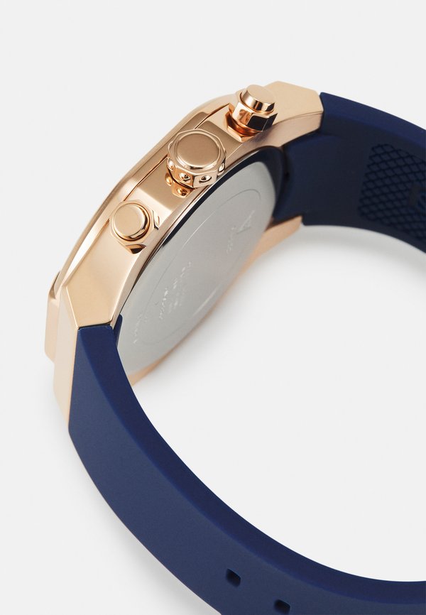 CLUTCH EXCLUSIVE - Watch3