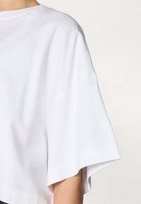 Thumbnail Image 6