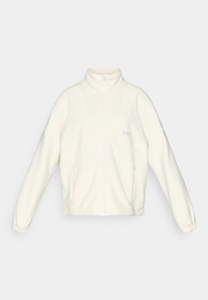 Chaqueta blanca de forro polar con cuello alto, cremallera completa y dos bolsillos laterales. Presenta un logotipo claro en el pecho y puños elásticos.