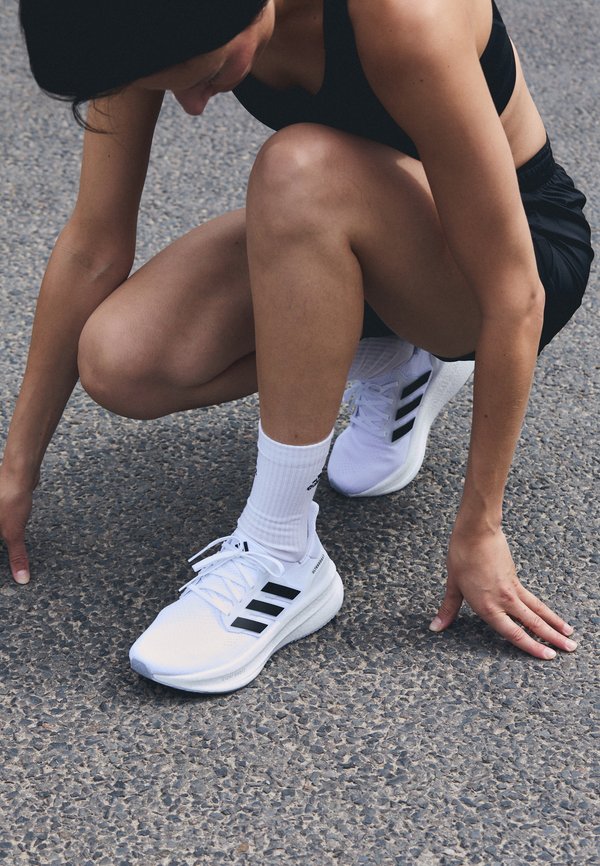 ULTRABOOST 5 - Laufschuh Straße