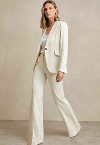 Reiss PETITE FIT - MILLIE WIDE-TAILORED  - Nadrágok - cream