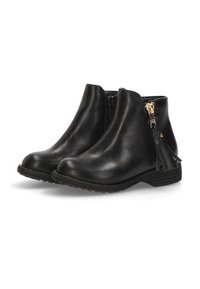 Botas de tobillo de piel sintética negra con un acabado suave, cremallera lateral y un adorno de borlas decorativo en la cremallera. Tacón bajo apilado.