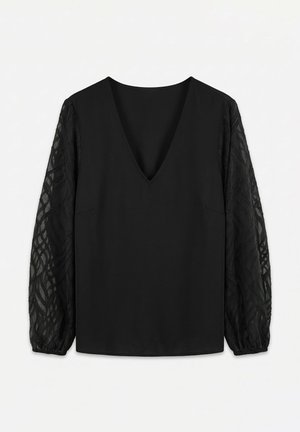 Vero Moda Curve, BLOUSE VMCALVA TOP - Blouse - black