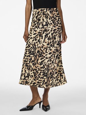Jupe midi imprimée léopard en tissu lisse et léger avec un fond beige et des taches noir-brun ; taille ajustée, silhouette fluide.