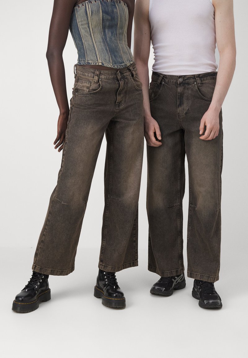 Jaded London BROWN ACID WASH COLOSSUS UNISEX - Jeans Relaxed Fit 